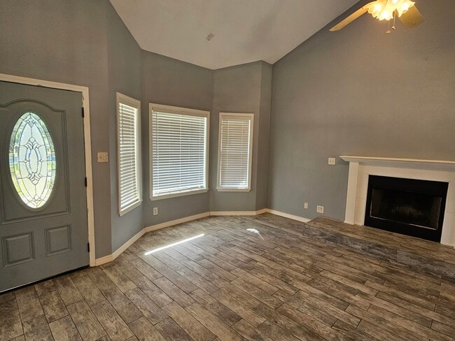 Photo - 1077 Woodlore Cir