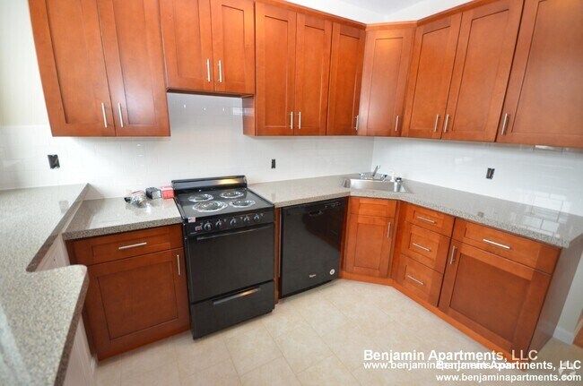 Building Photo - 1640 Commonwealth Ave Rental