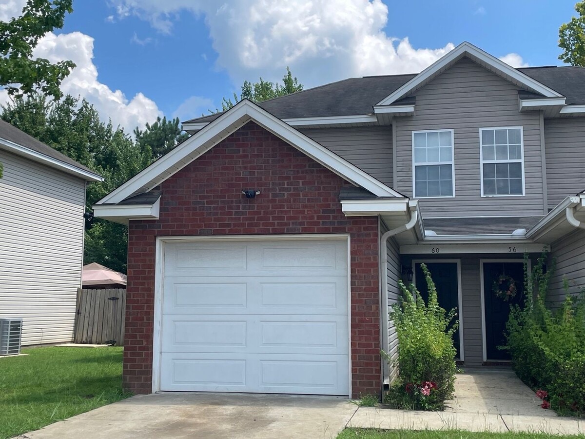 Charming 2 bdrm 1.5 bath townhouse - Charming 2 bdrm 1.5 bath townhouse