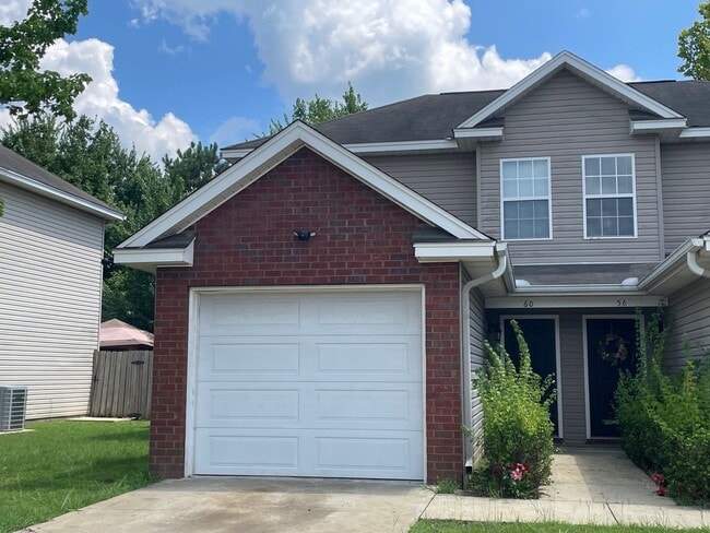 Building Photo - Charming 2 bdrm 1.5 bath townhouse