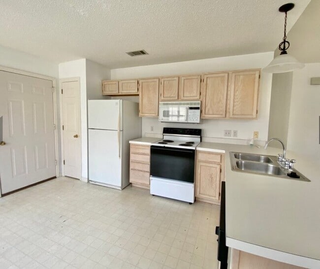 Photo - 1914 Summer Hills Ln