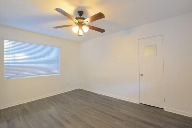 Photo - 1 br, 1 bath House - 2314 Formosa Ave