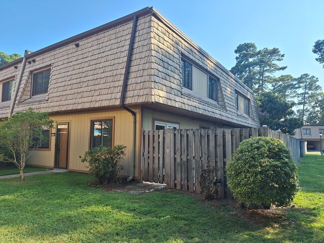 Remodeled Townhome - Remodeled Townhome