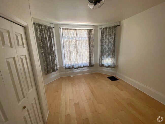Building Photo - 2545 N Oakland Ave Unit 2545 Rental