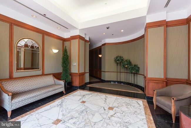 Building Photo - 1275 25th St NW Unit 800