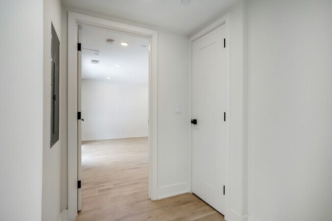 Photo - 1716 14th St NW Unidad 44