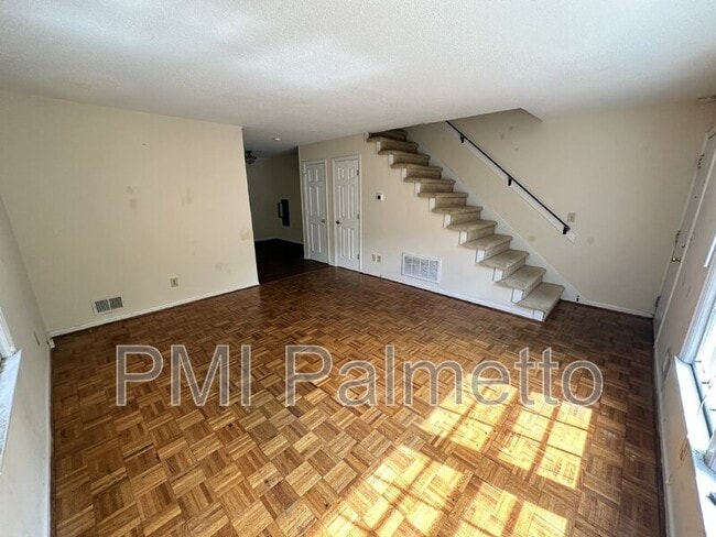 Photo - 304 Princess St