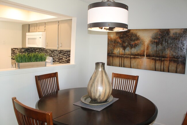 Photo - 7805 Renaissance Ct Unidad B