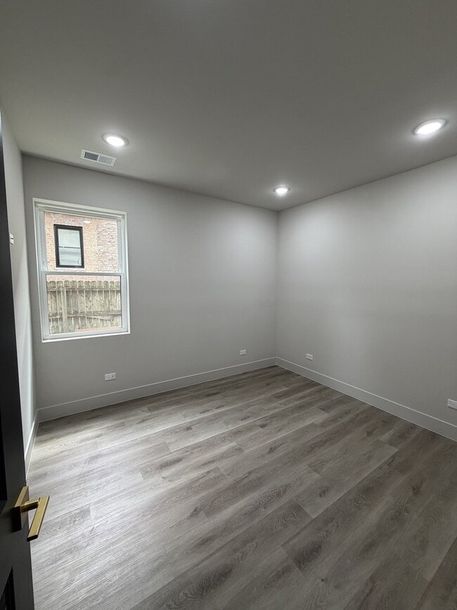 Photo - 6603 S Langley Ave Unit 1