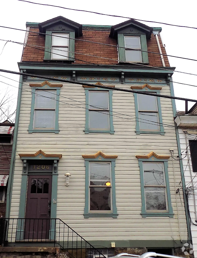 Building Photo - 1206 Middle St Unit Apt #3