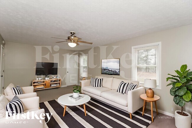 Photo - 289 Angla Dr SE