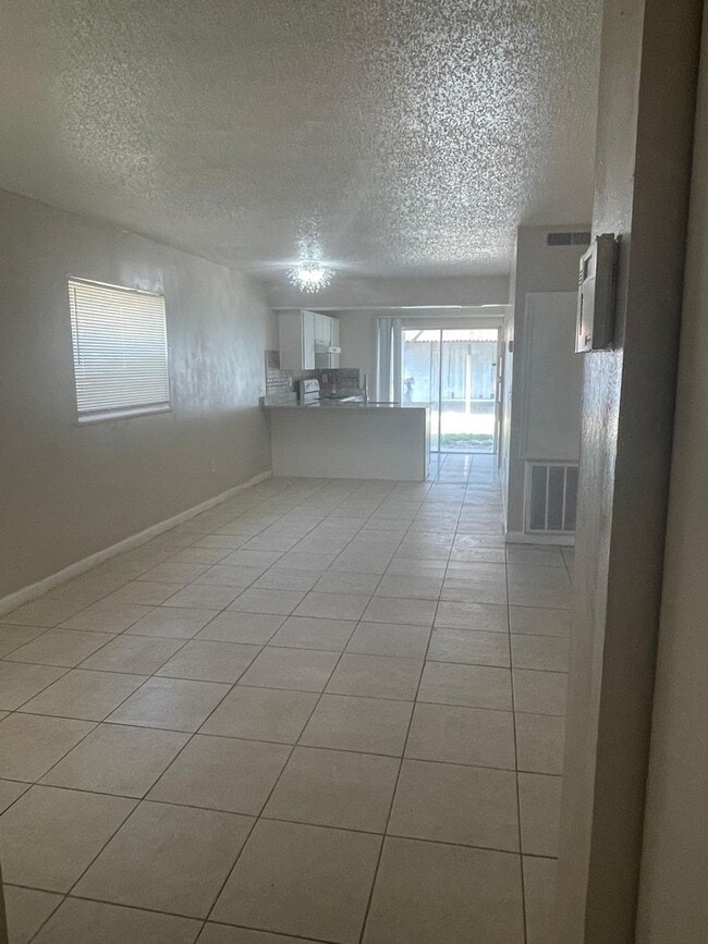 2221 Leo Dr Unit 2221 B