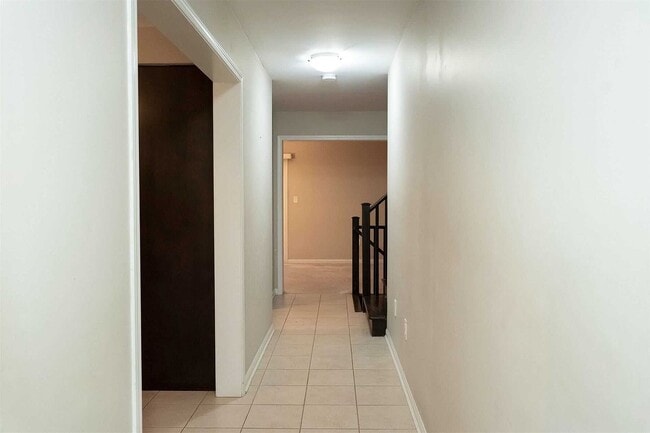 Photo - 921 Raftis Cres