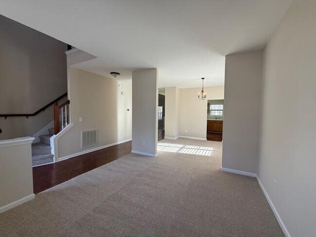 Photo - 201 Holmby Ct