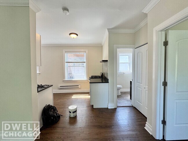 Photo - 644 W Roscoe St Unit 2N