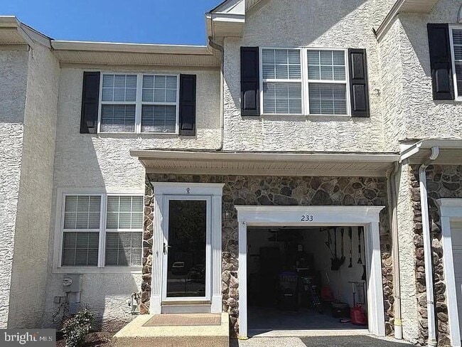 Building Photo - 233 Tall Pines Dr