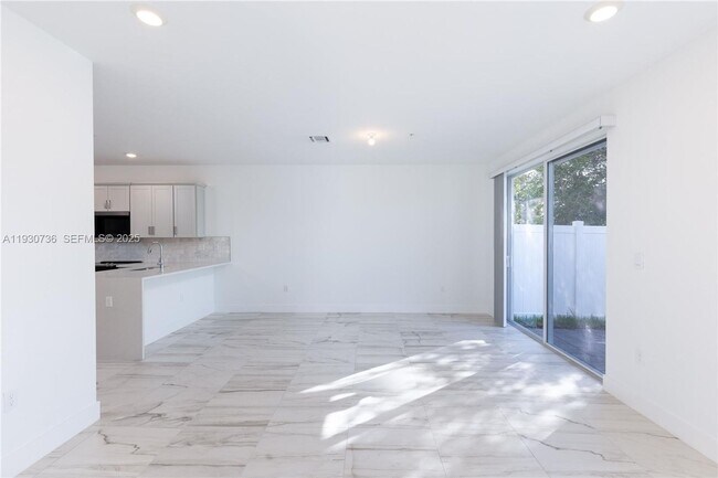 Photo - 17172 SW 2nd St