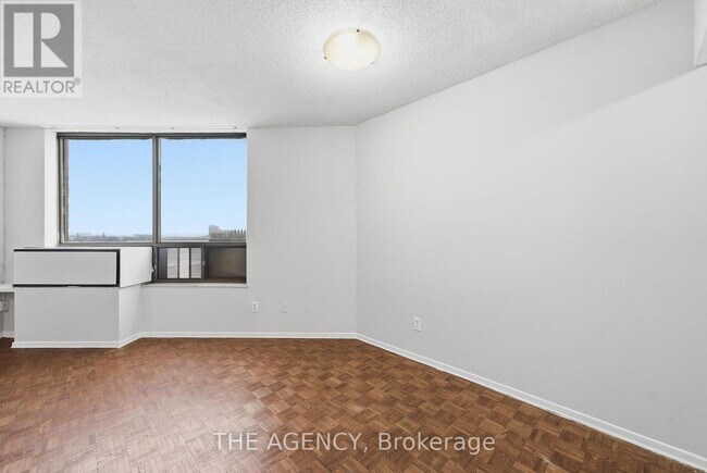 Photo - 2350 Dundas St W Unit 1003A