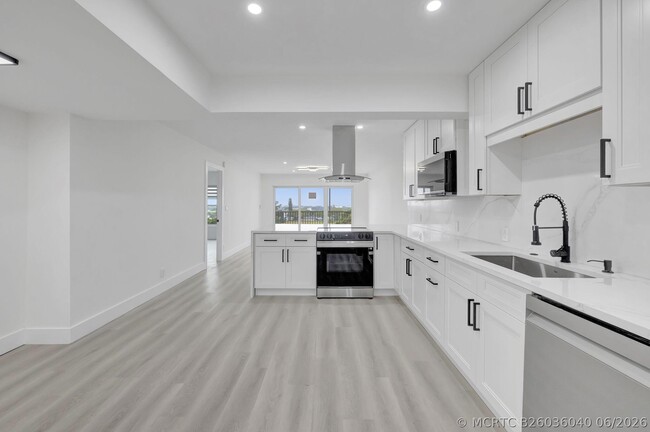 Photo - 3050 N Palm Aire Dr Unit 704