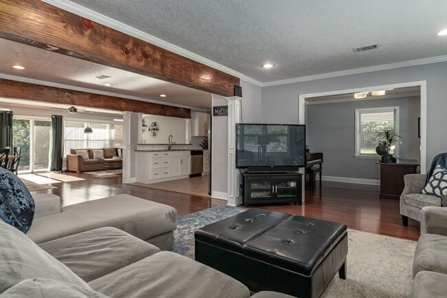 Photo - 1106 Oakdale Rd