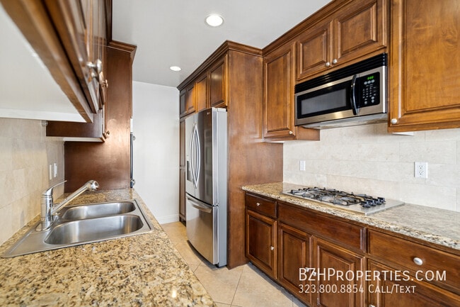 Photo - 133 N Swall Dr Unidad 203