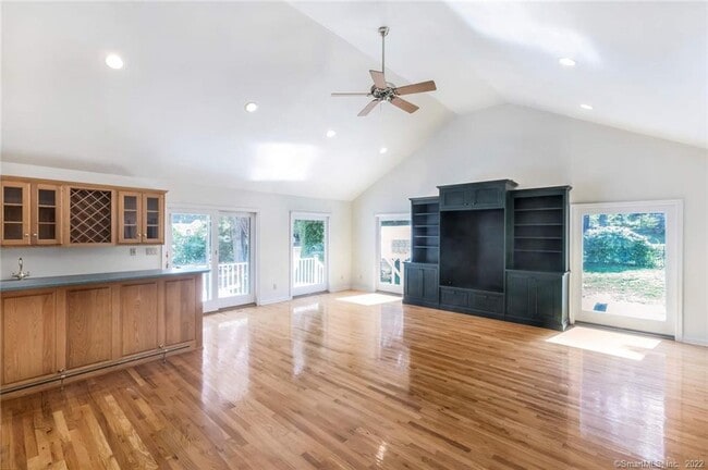 Photo - 143 Ponus Ave