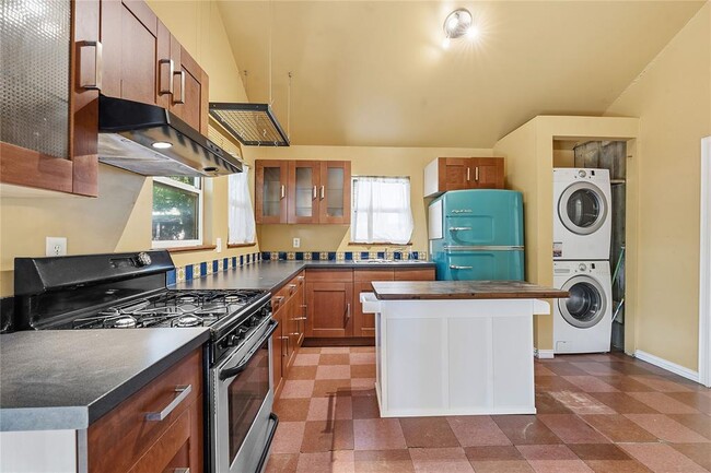 Photo - 2207 Santa Rita St