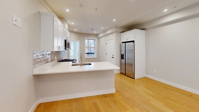 Building Photo - 16 Allston St Unit 4 Rental
