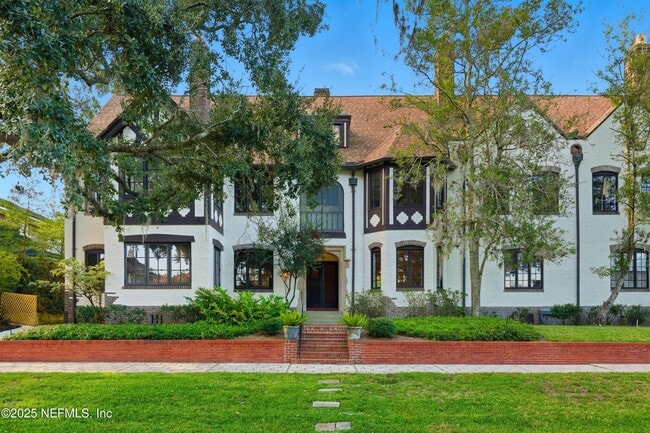 Building Photo - 3319 Pine St Unit 7