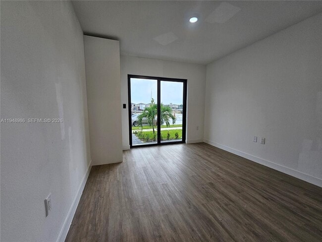 Photo - 215 NW 13th Pl