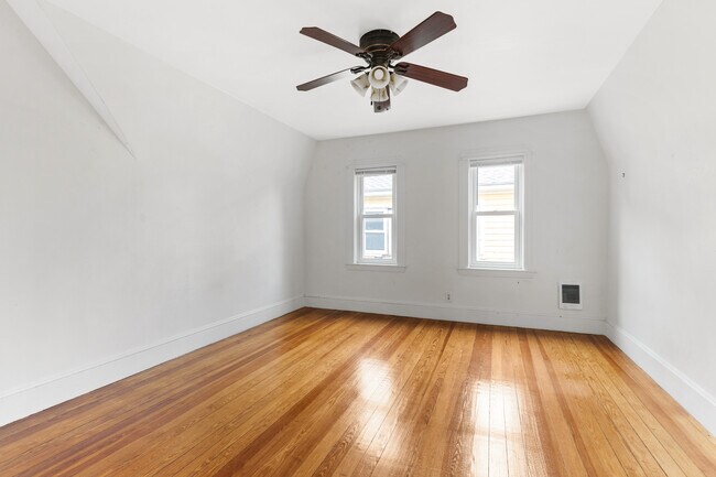 Photo - 268 Willow Ave