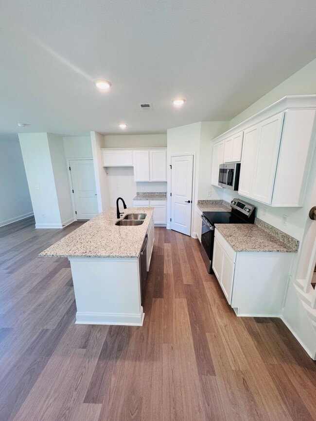 1827 Bennett Vlg Dr