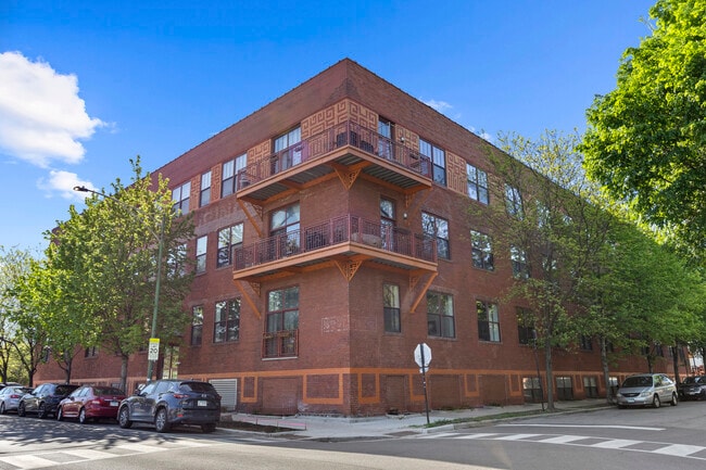 Building Photo - 1061 W 16th St Unit 111