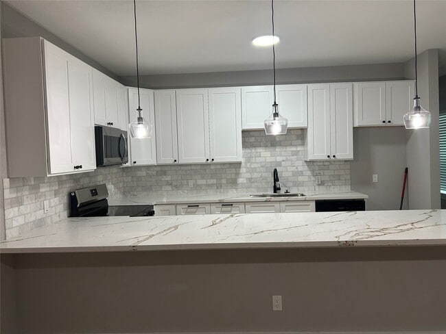 Photo - 9914-9918 Fillmore St