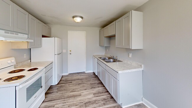 2 BR, BBA - 866 SF -Kitchen - Chili Garden Apartments