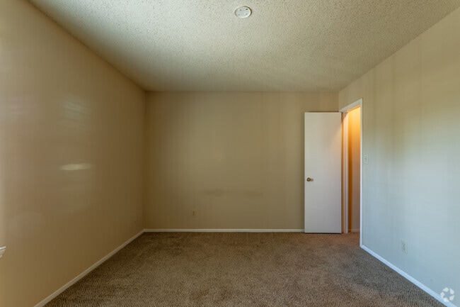 1BD, 1BR - 784SF - Bedroom - Colony Woods