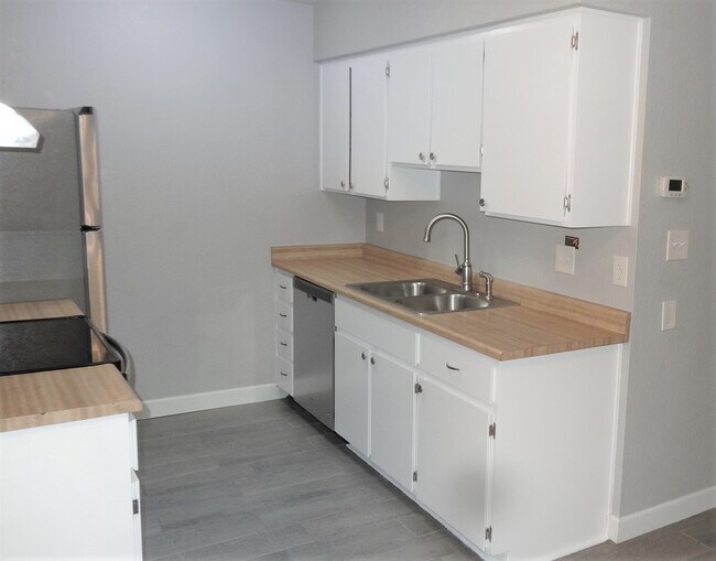 Photo - 9013 W Elm St