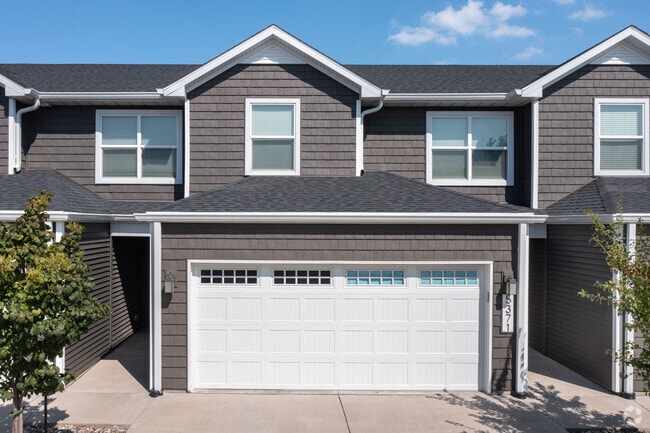 Townhomes At Northwest Pointe