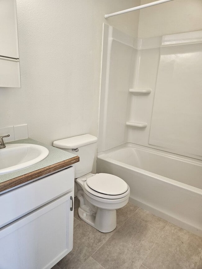 Photo - Welcome to this stunning 3-bedroom, 2.5-bathroom home located in the vibrant city of Nampa, ID.