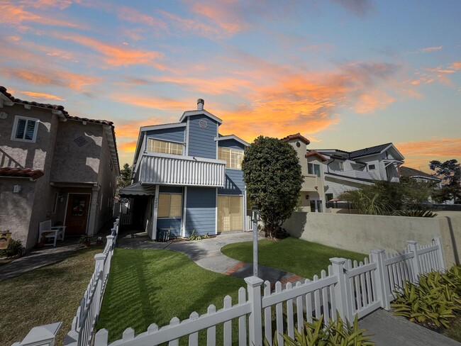 Great 3B/3.5BA House in Coronado! - Great 3B/3.5BA House in Coronado!