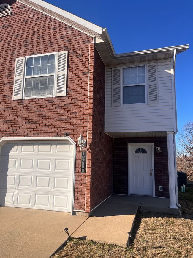 Building Photo - 16785 Huntington Ln Unit B