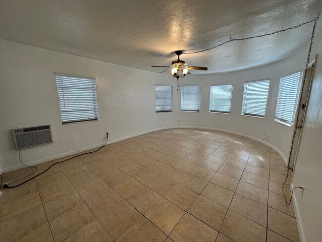 Photo - 530 N 20th Ave Unidad 1