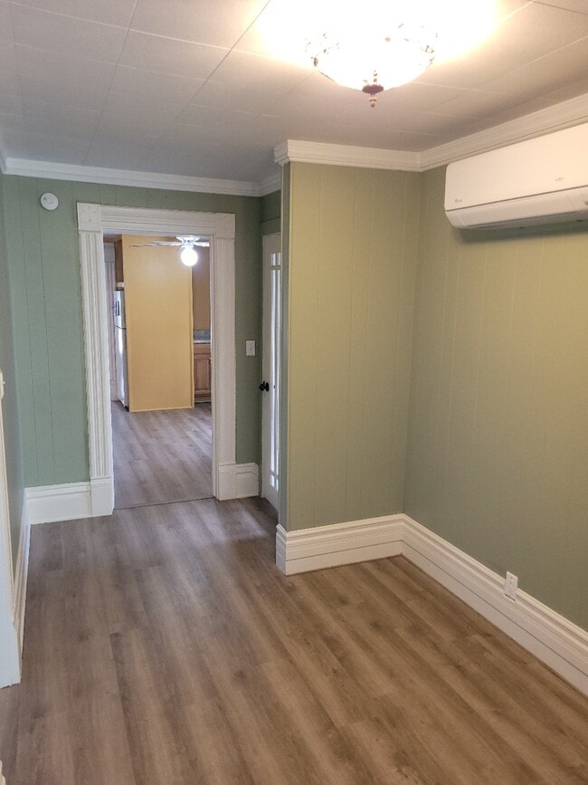 Entryway - 811 N Capitol Ave Unit A