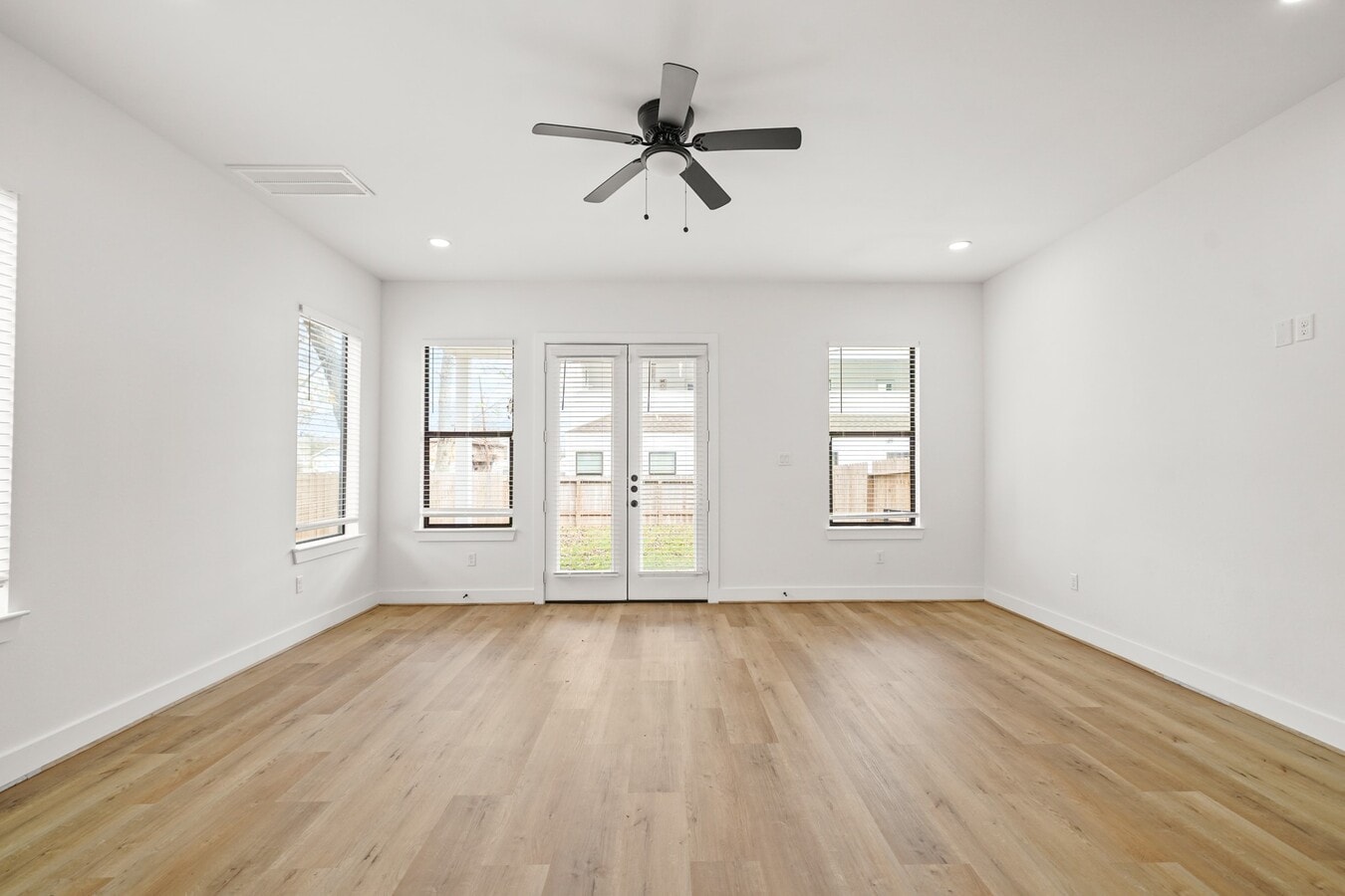 Photo - 3417 Tuam St