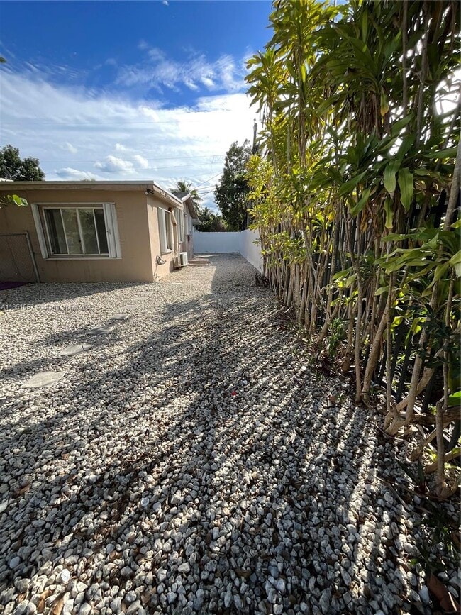 Building Photo - 1064 NW 103rd St Unit 3 Rental