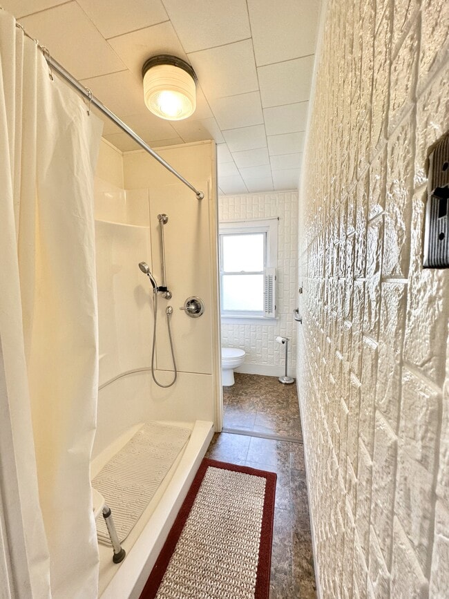 STAND UP SHOWER