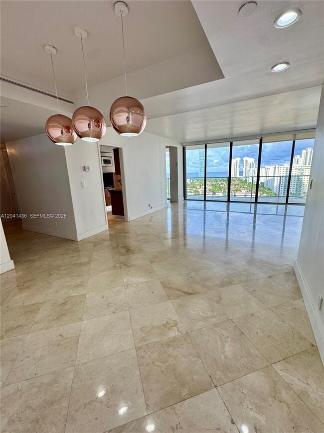 Building Photo - 19500 Turnberry Way Unit 15F