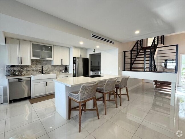 Building Photo - 3 bedroom in Pembroke Pines FL 33026 Rental