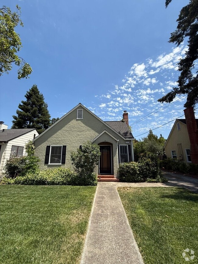 Building Photo - 2 Bedroom 1 Bathroom Updated Single Family... Rental