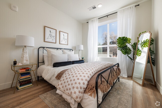 Interior Photo - THE HIGHLAND Rental
